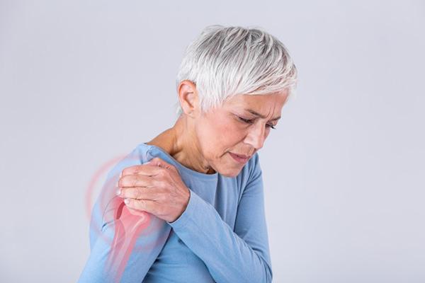 Woman with shoulder pain
